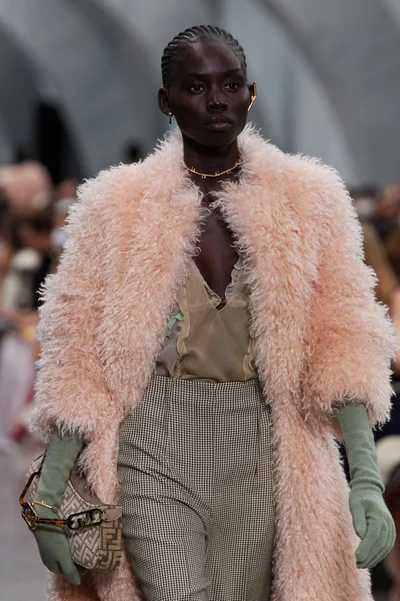 Look 18